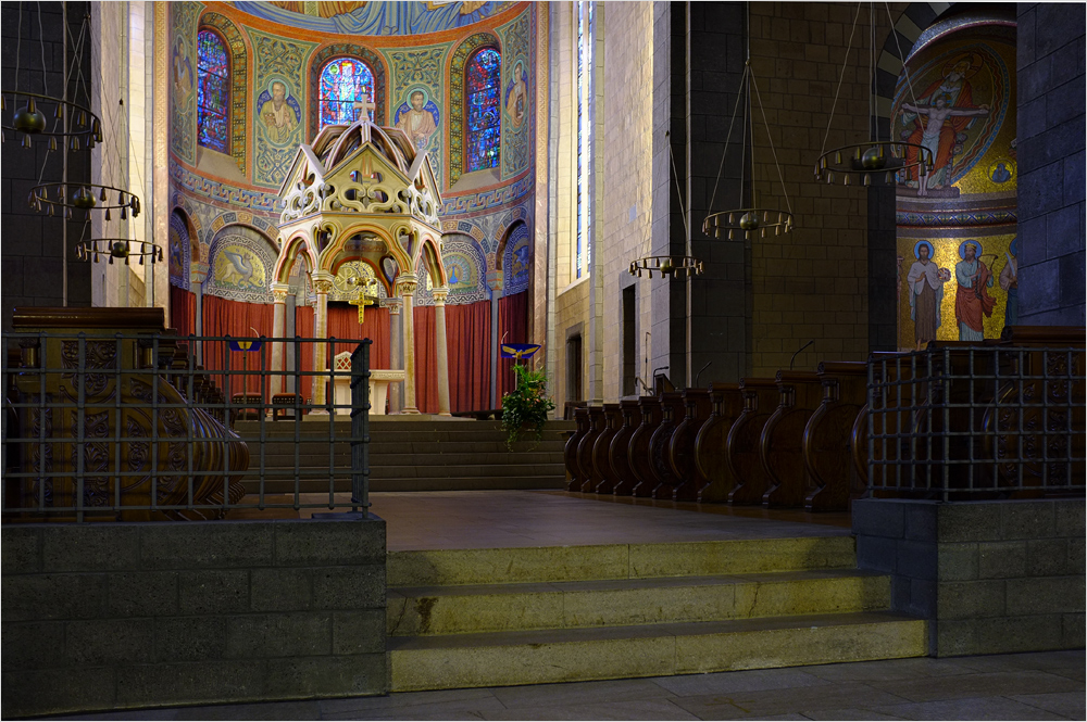 Altar der Klosterkirche in Maria Laach mit der Fuji Finepix X100
